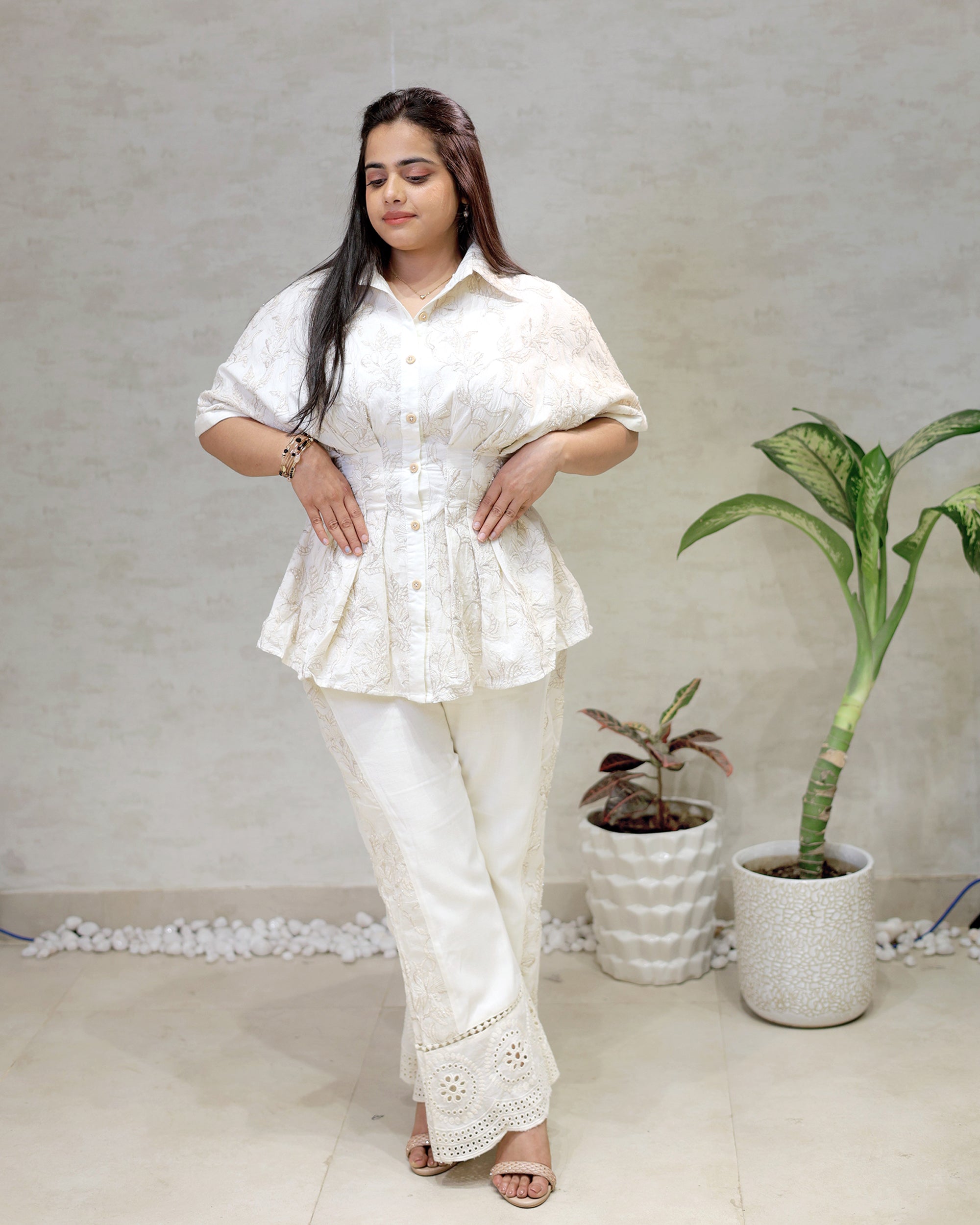 Mul Chanderi Pleated Collar Top with Pants Secondary image