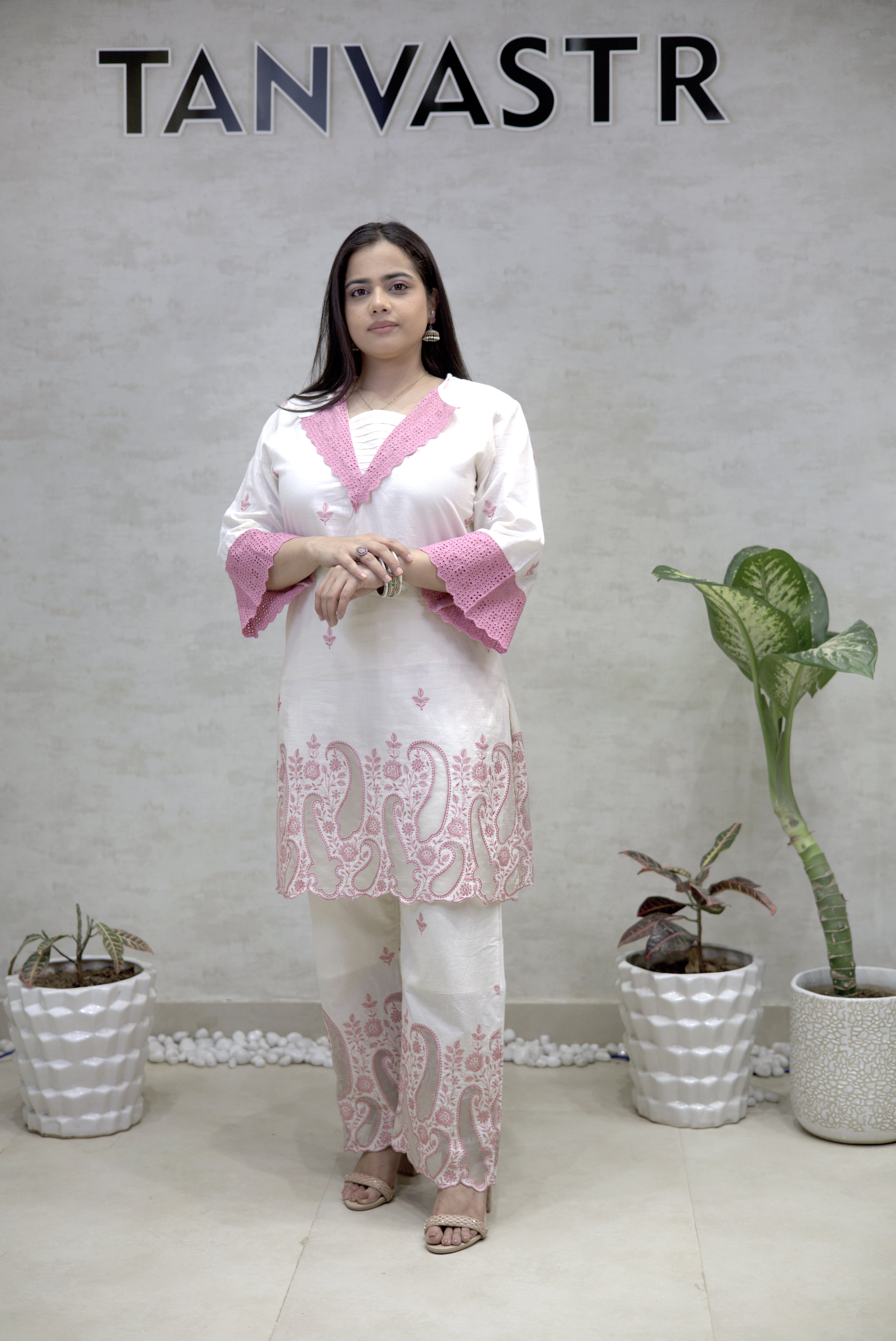 Applique Short Kurta with Pants