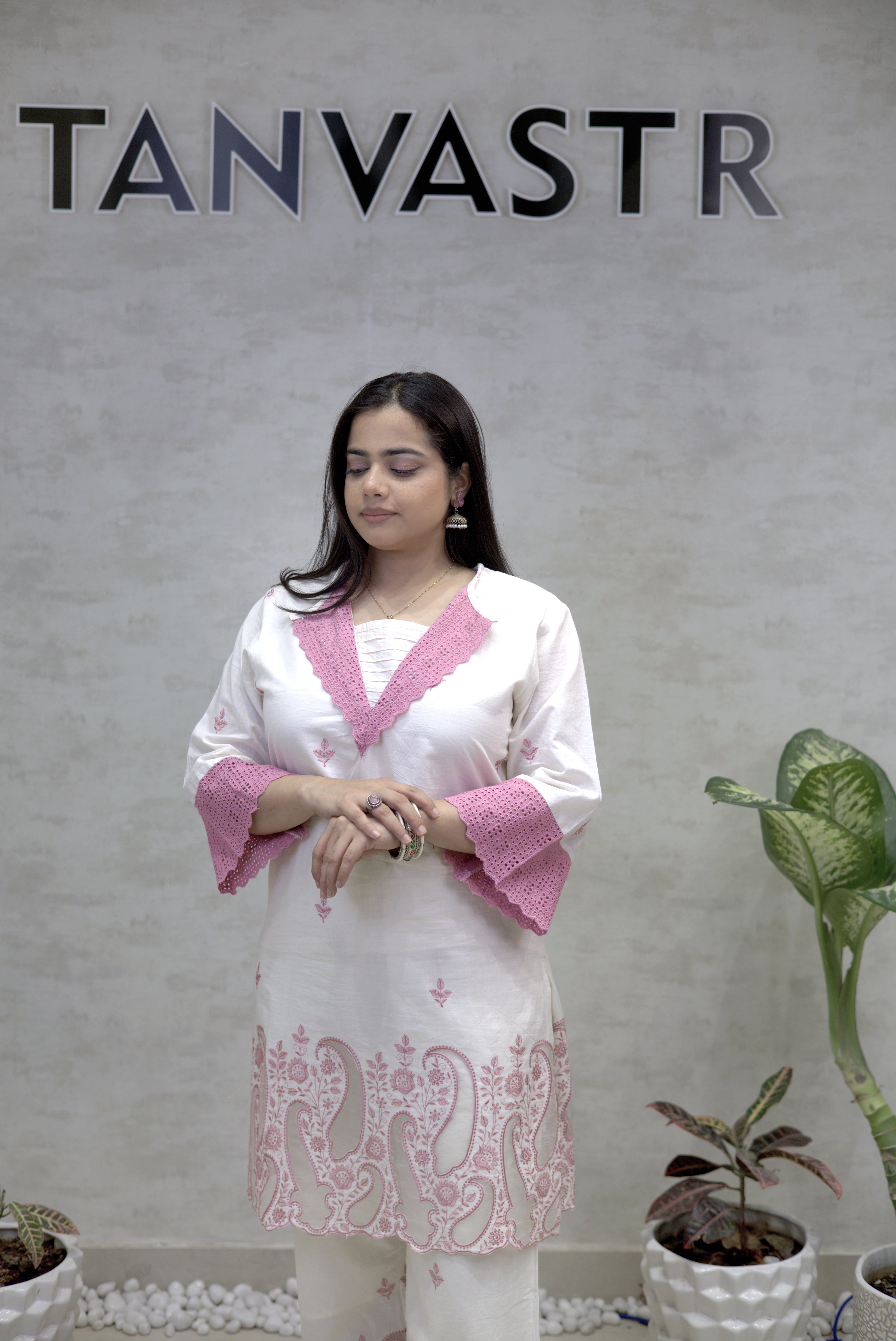 Applique Short Kurta with Pants