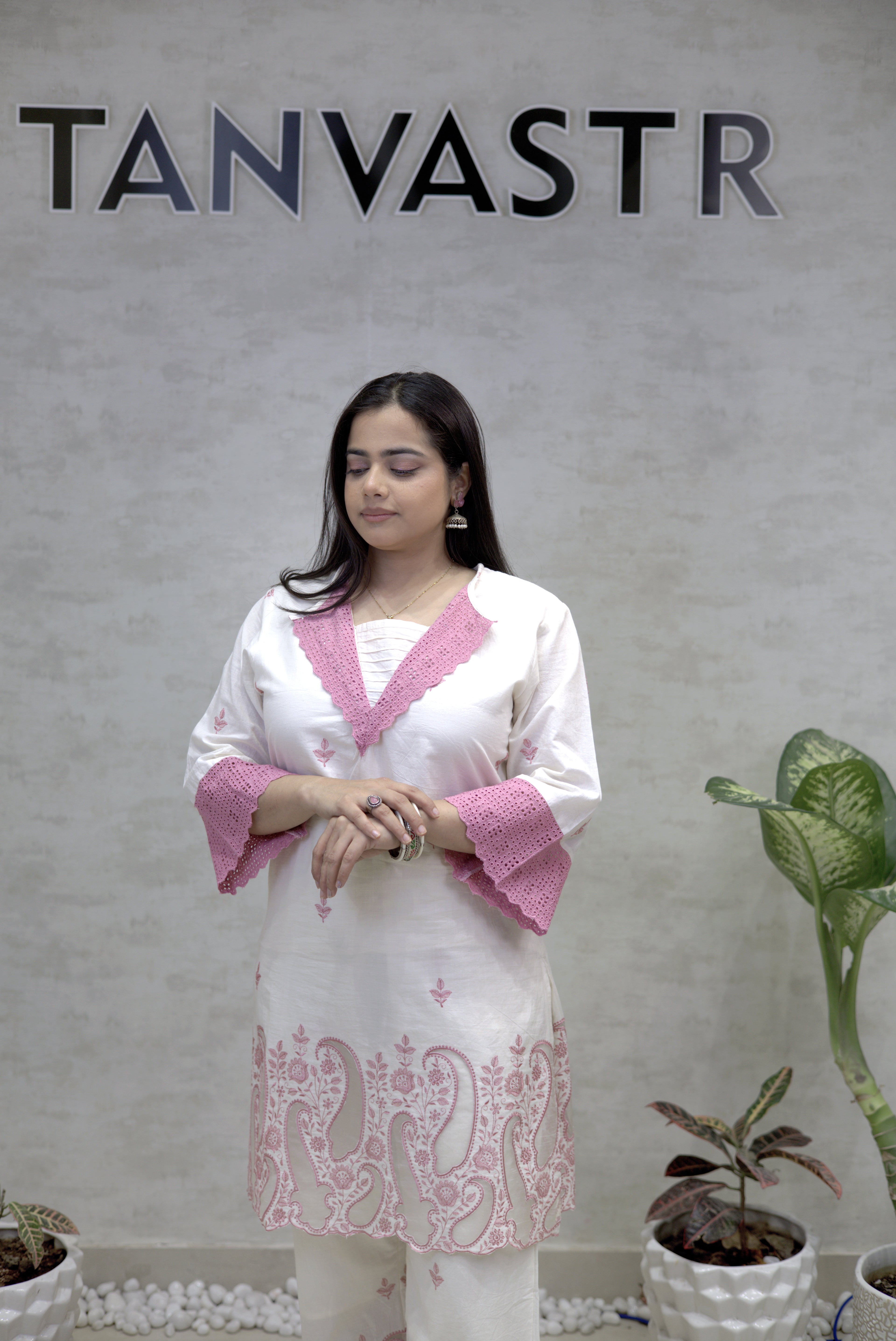 Applique Short Kurta with Pants