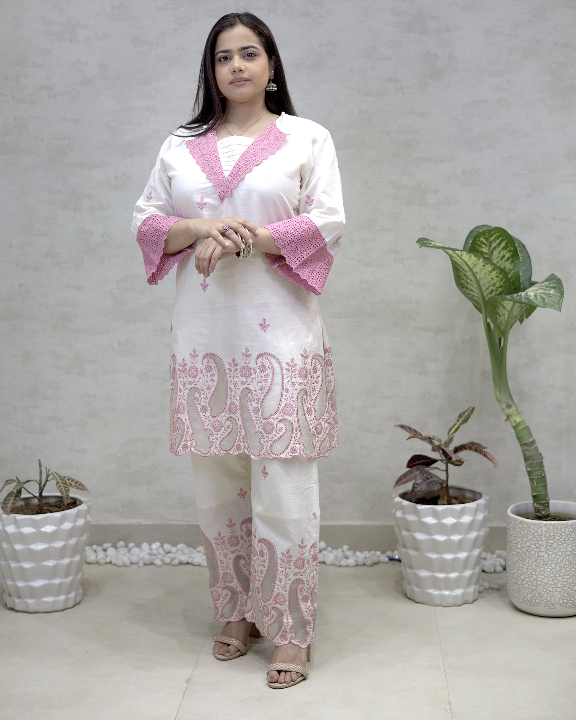 Applique Short Kurta with Pants