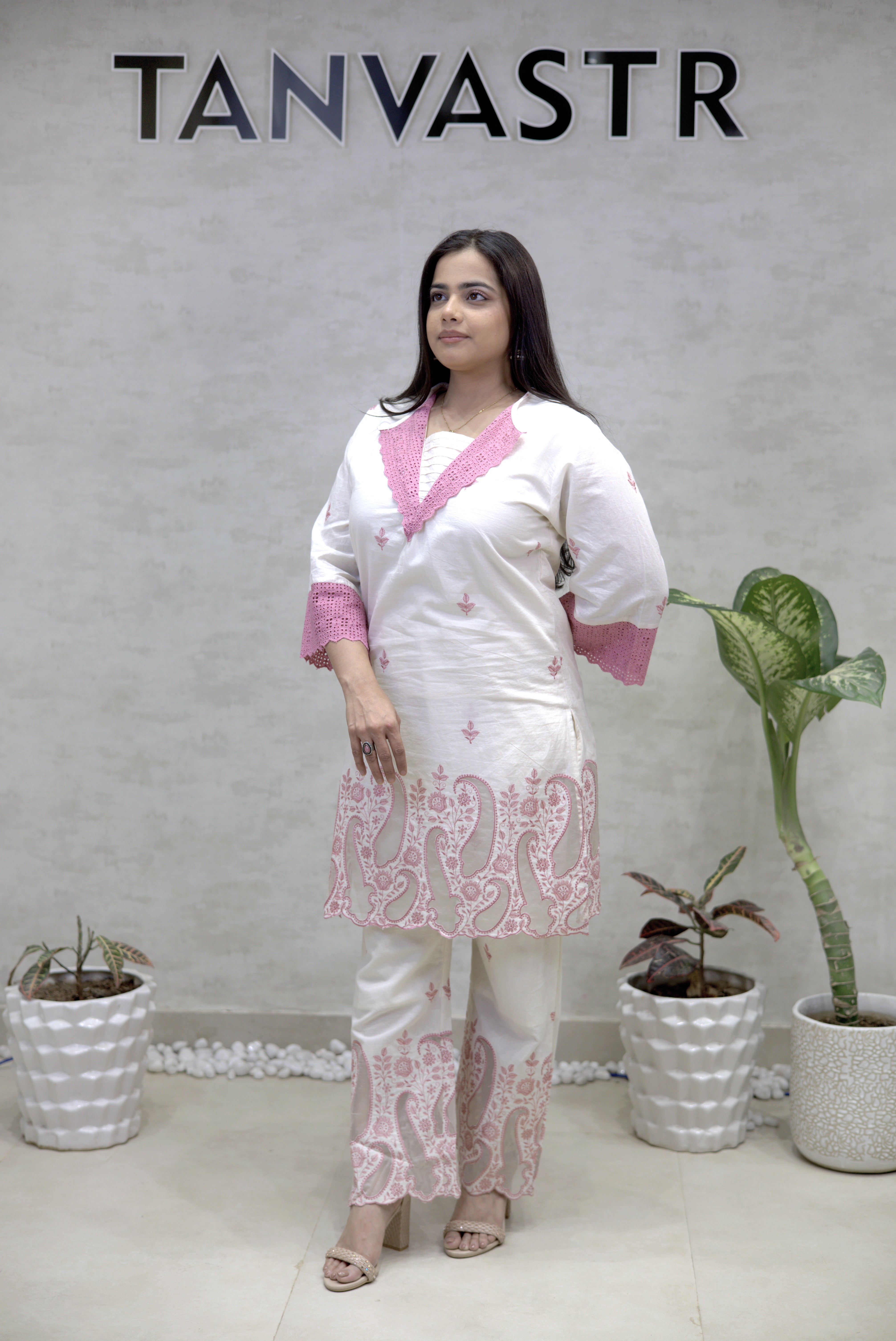 Applique Short Kurta with Pants