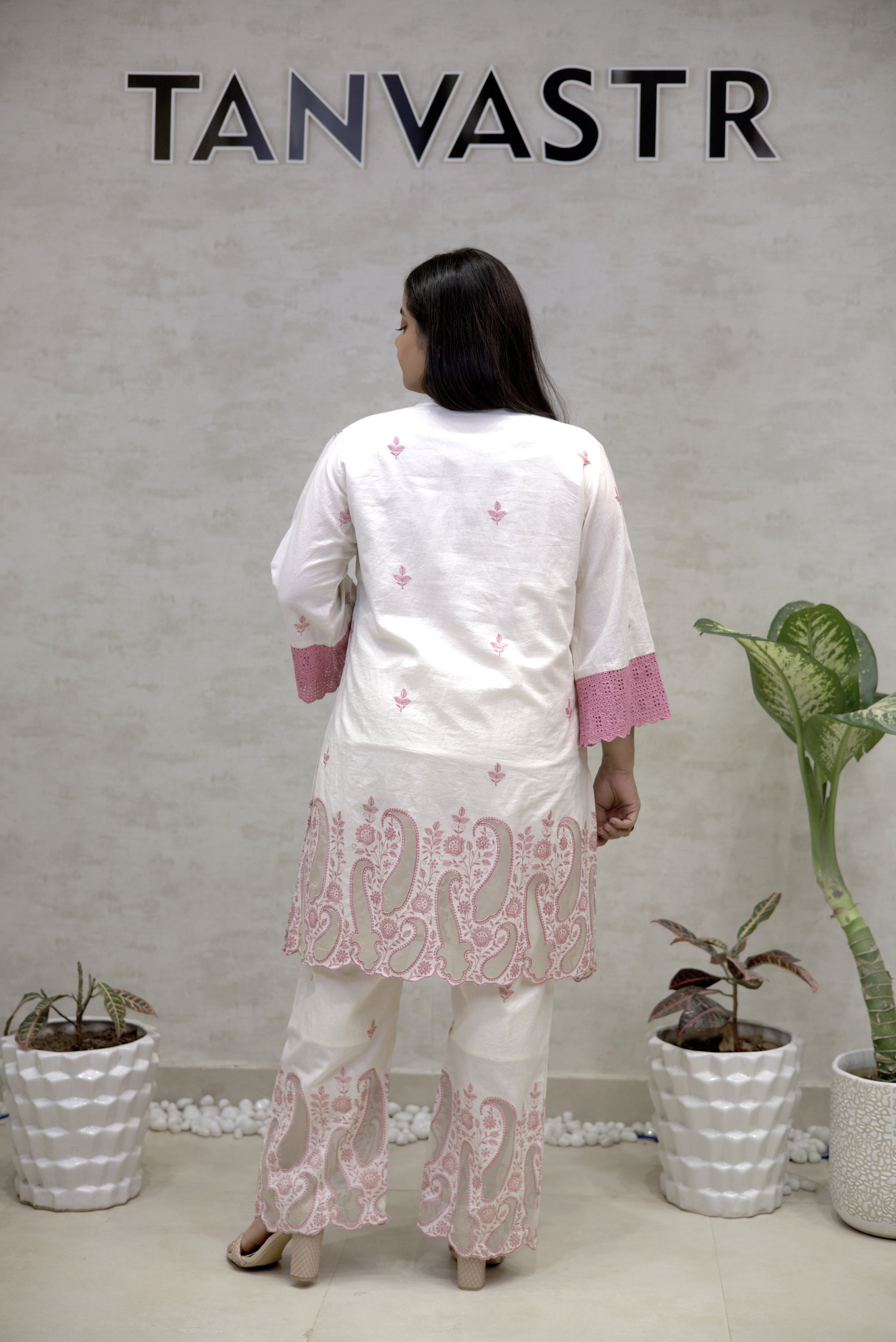 Applique Short Kurta with Pants