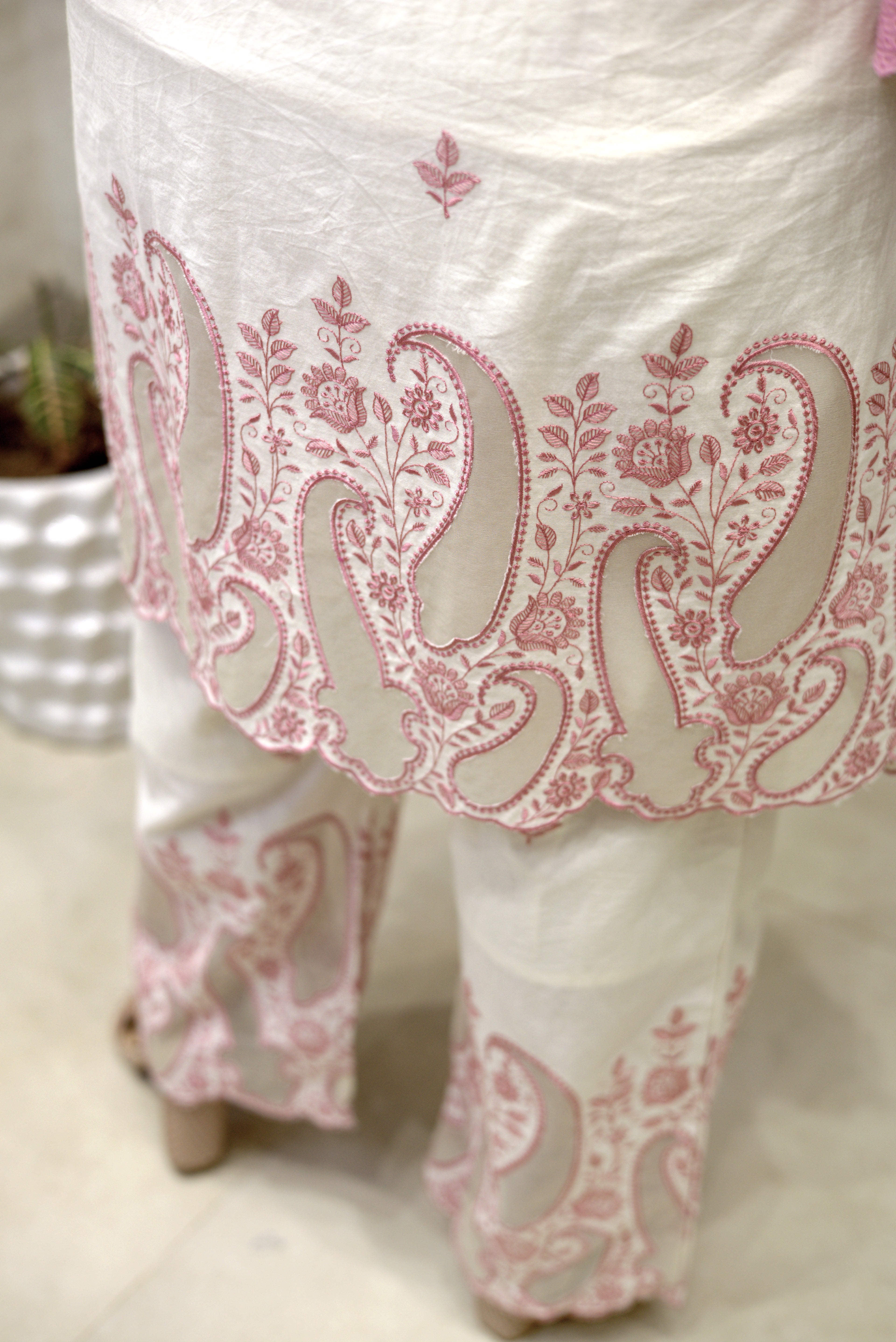 Applique Short Kurta with Pants
