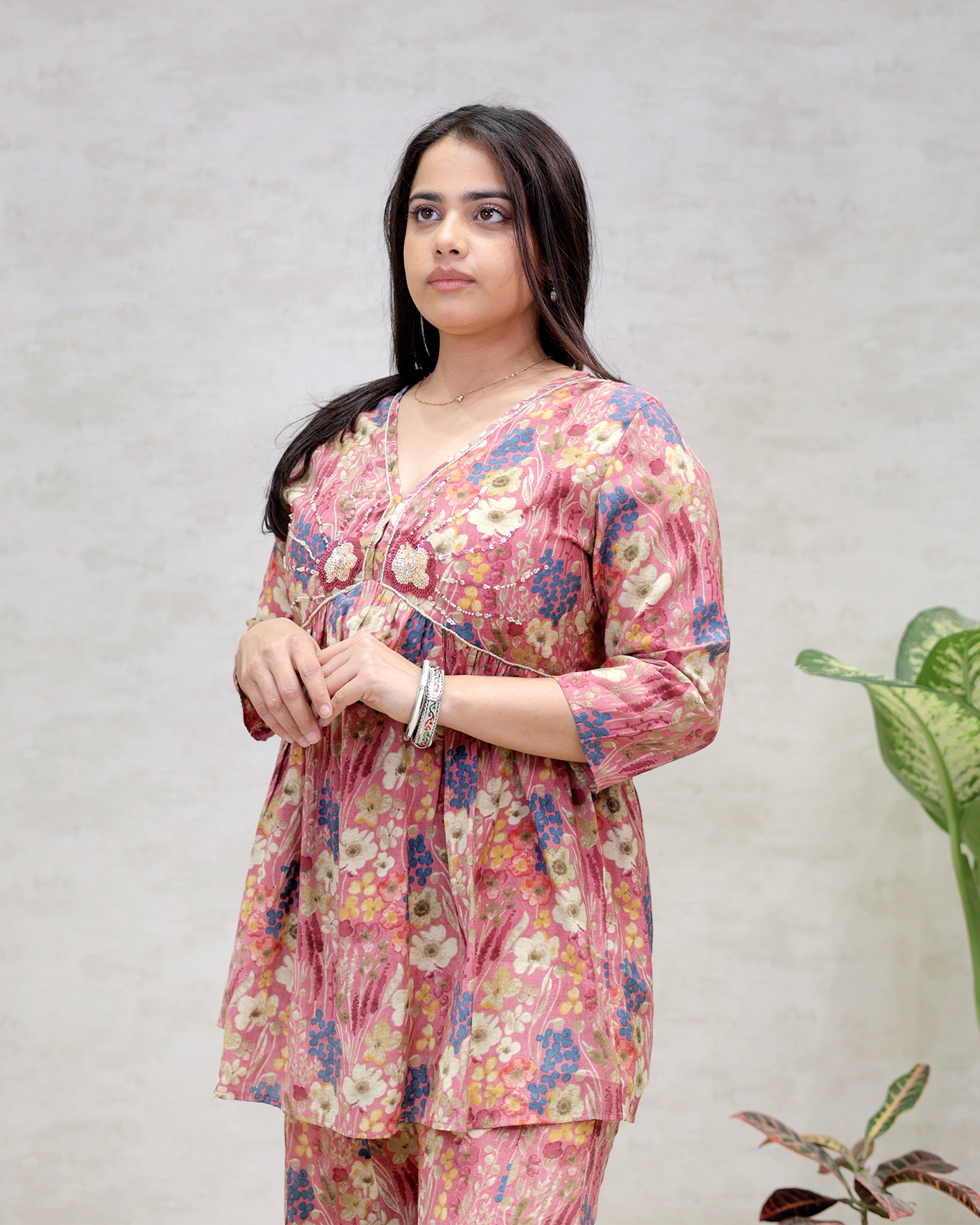 Floral Printed Peplum Kurta with Flared Pants Secondary image