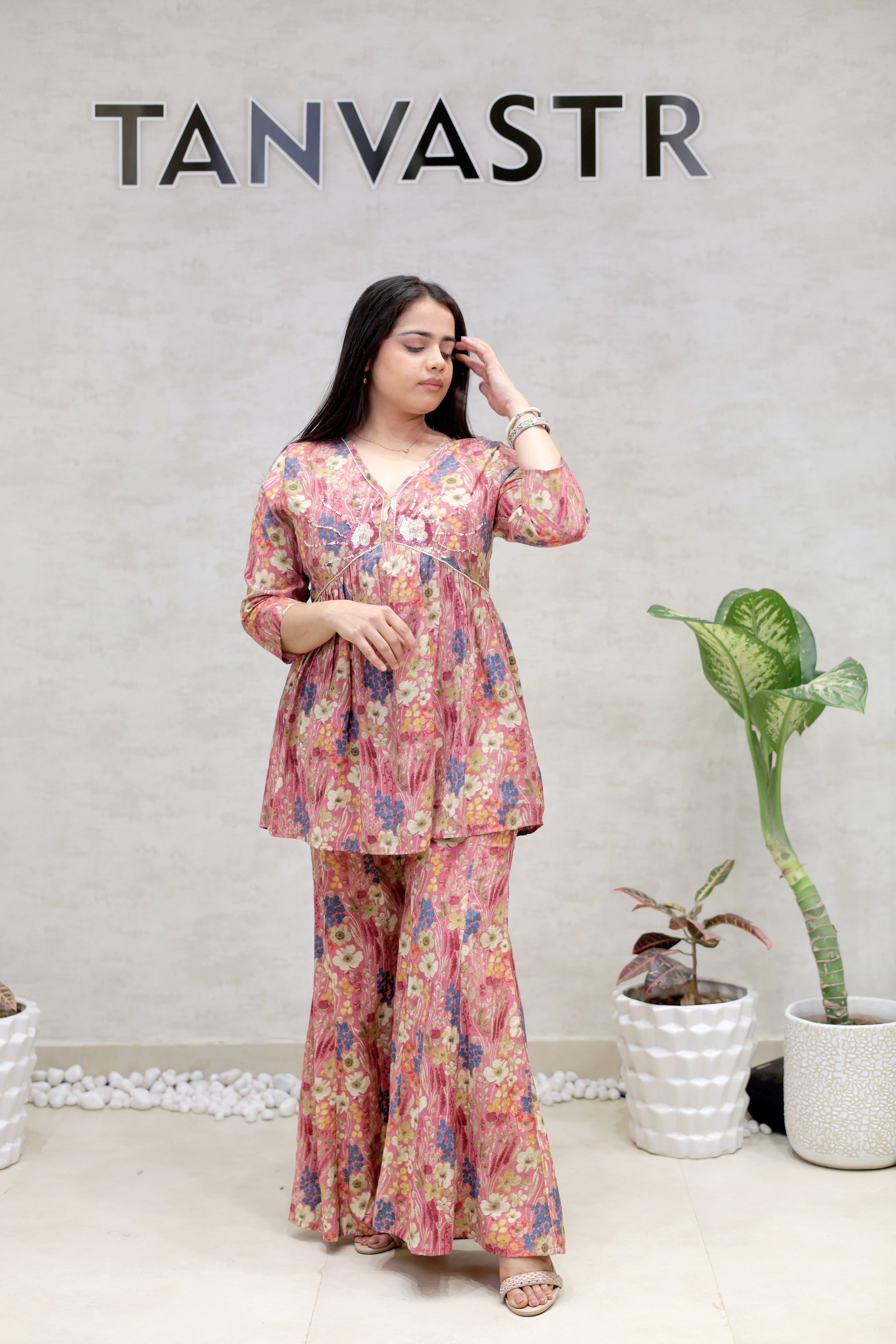 Floral Printed Peplum Kurta with Flared Pants Secondary image