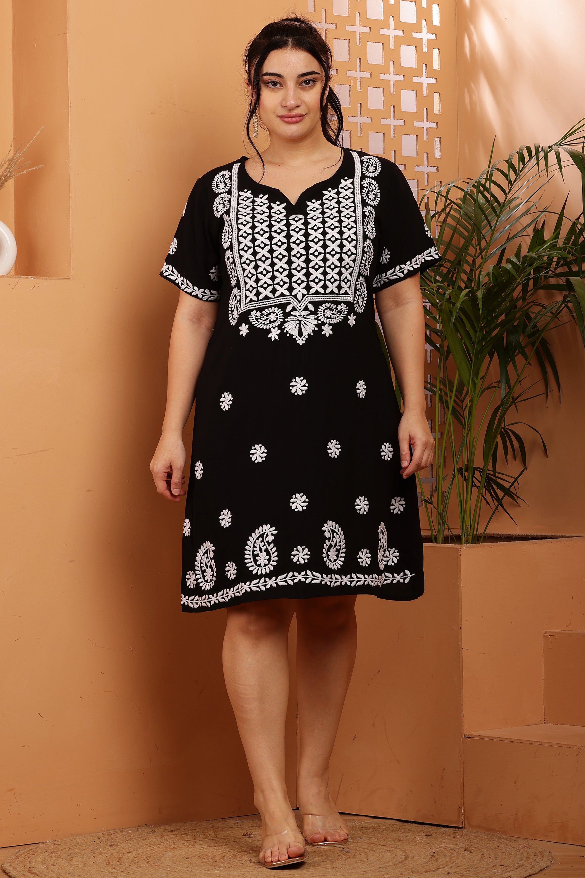 Paisely Floral Chikankari Embroidery Kurta