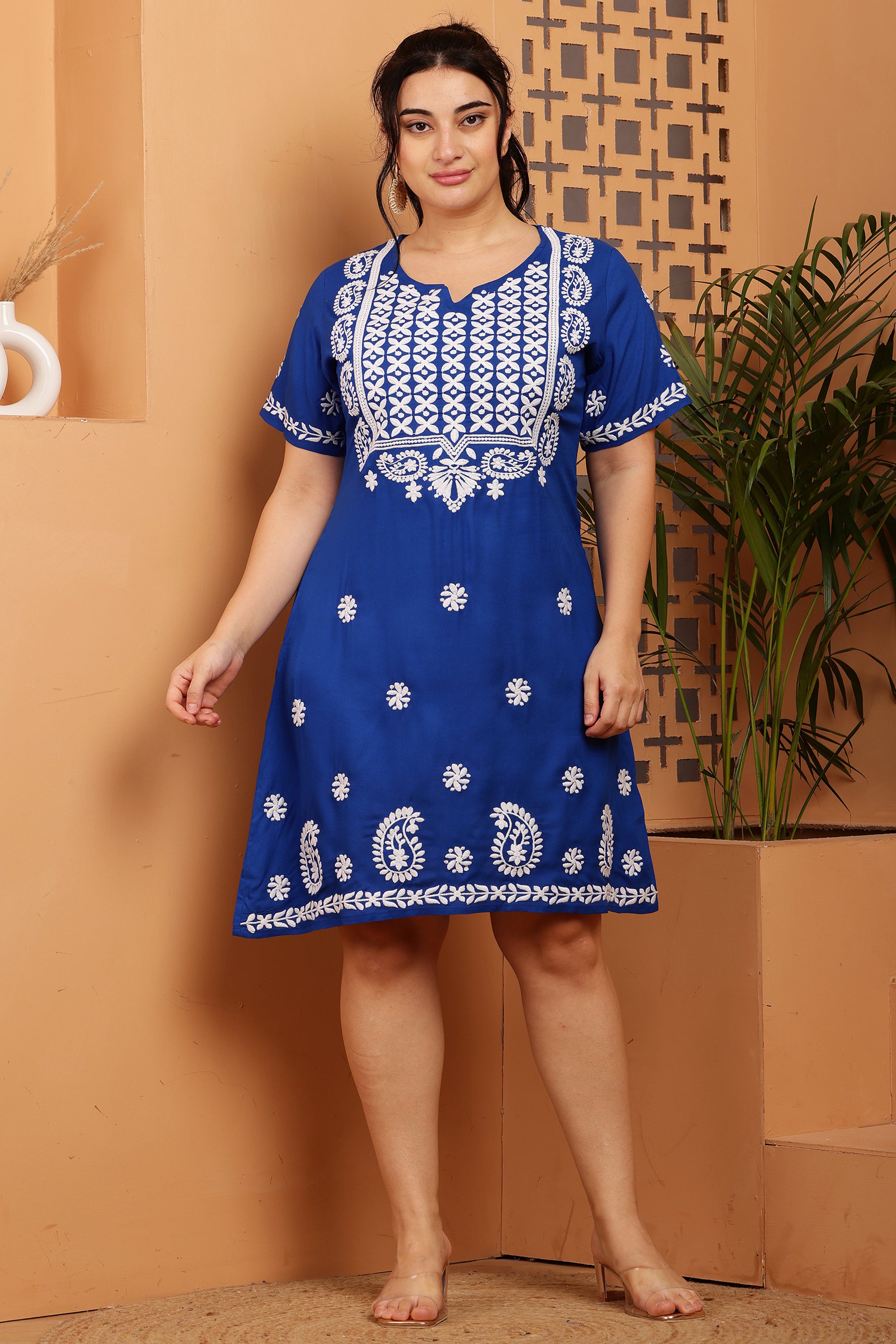 Paisely Floral Chikankari Embroidery Kurta