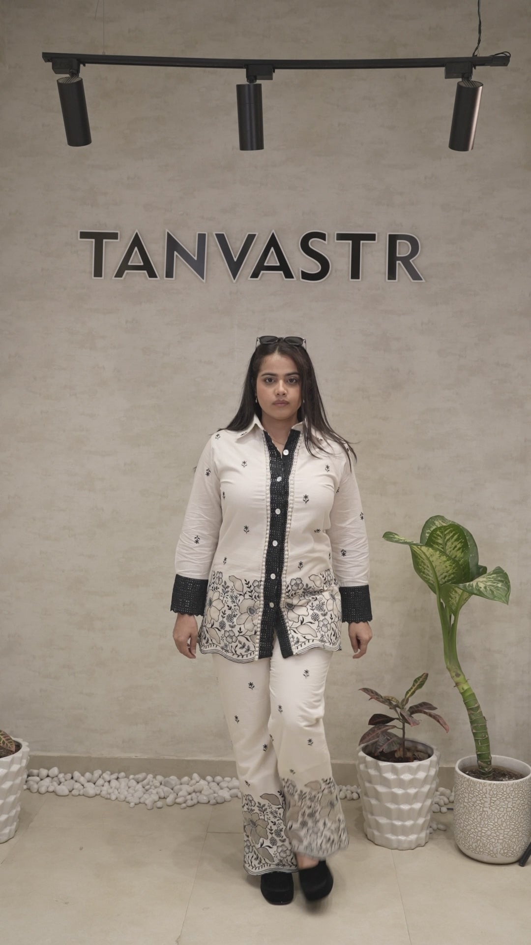 Applique Collar Shirt with Pants